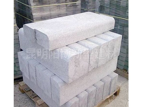 路沿石施工中如何保证平整度？昆明阳博水泥分享